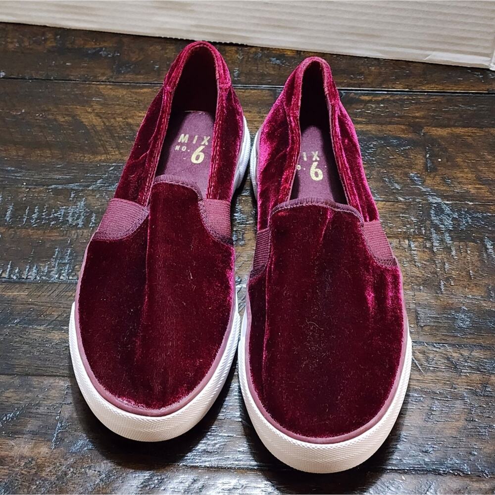Mix No. 6 Gilley burgundy velvet fashion sneakers size 8.5